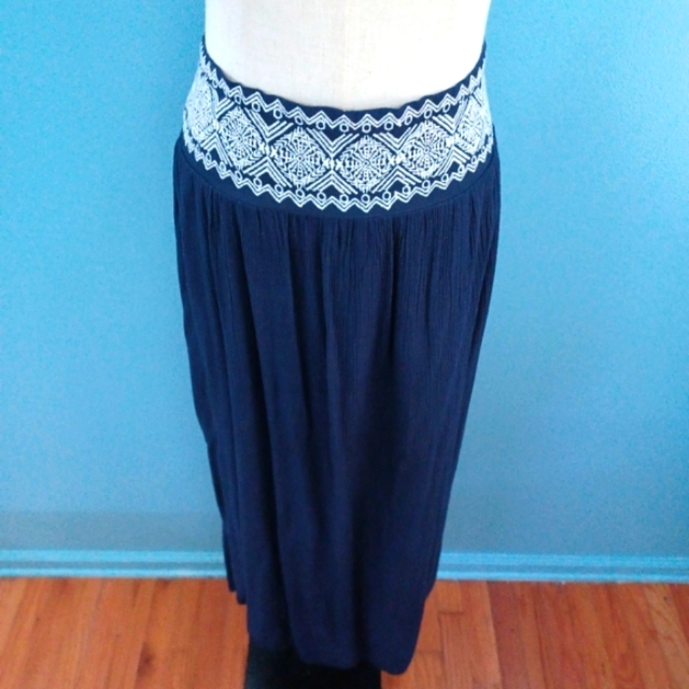 NEW Directions L blue embroidered maxi skirt - Picture 4 of 9